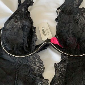 DETAILS
Curve loving bodysuit with lace and mesh details.